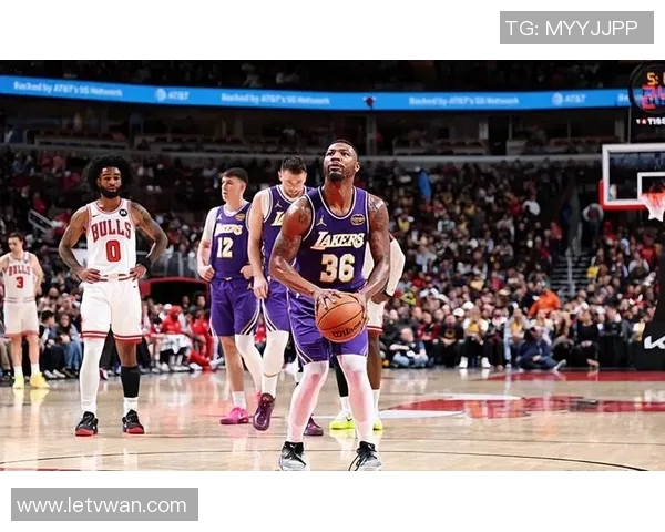 马库斯斯马特如何在NBA赛场上展现领导力与防守技巧